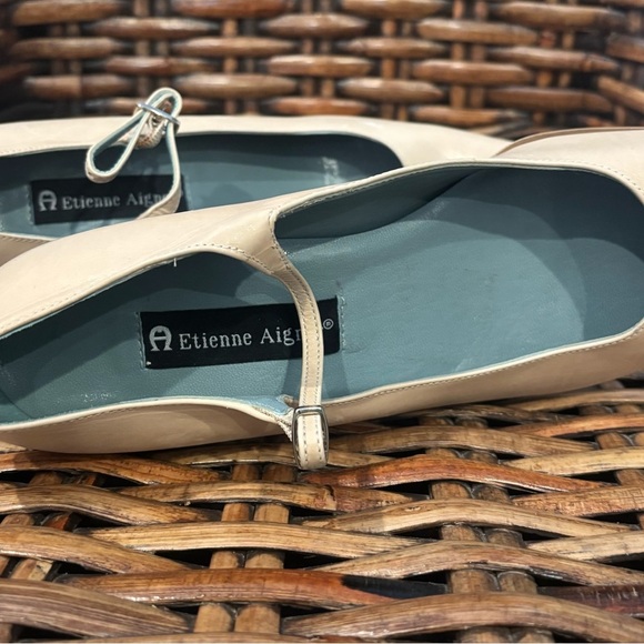 Etienne Aigner Cream Heels with Wooden Block Heel in size 10. Great condition! - Picture 11 of 15